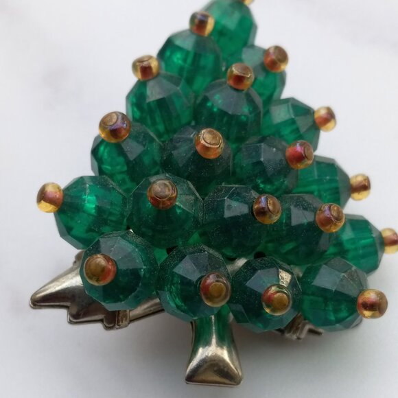 Christmas Tree Brooch Faceted Green Beads w Red Toppers 1960s - Picture 4 of 11